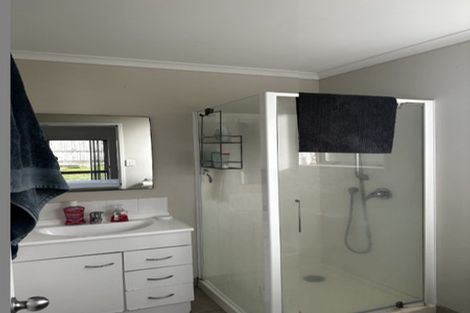 Photo of property in 29 Kathleen Reece Place, Waiuku, 2123