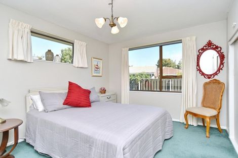 Photo of property in 4 Sonning Place, Redwood, Christchurch, 8051