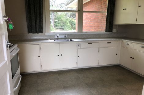 Photo of property in 4/2 Godley Road, Green Bay, Auckland, 0604