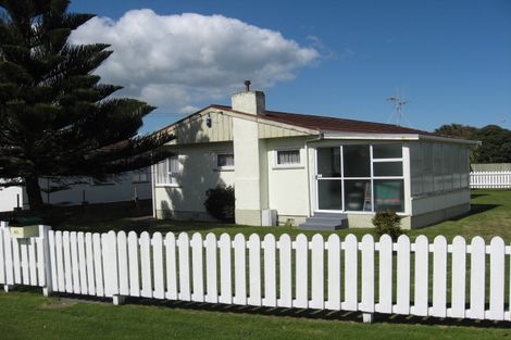 Photo of property in 60 Manuka Street, Castlecliff, Whanganui, 4501