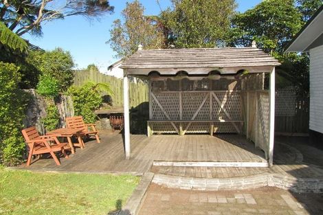 Photo of property in 98 Heta Road, Highlands Park, New Plymouth, 4312