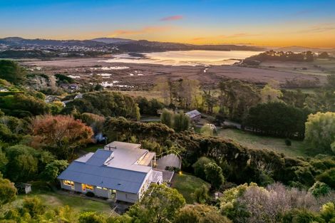Photo of property in 92 Paekakariki Hill Road, Pauatahanui, Porirua, 5381