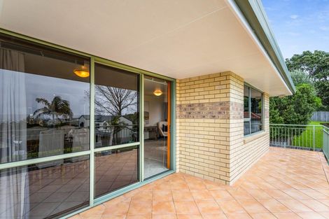 Photo of property in 10 Sunset Road, Unsworth Heights, Auckland, 0632