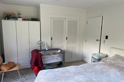 Photo of property in 42 Holyoake Place, Chatswood, Auckland, 0626