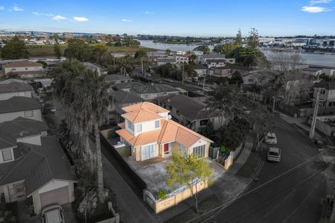 Photo of property in 60 Millen Avenue, Pakuranga, Auckland, 2010