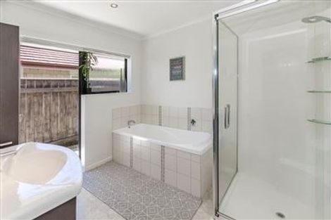 Photo of property in 8 Gandalf Crescent, Paraparaumu, 5032