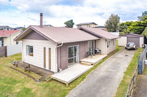 Photo of property in 20 Karyn Street, Castlecliff, Whanganui, 4501