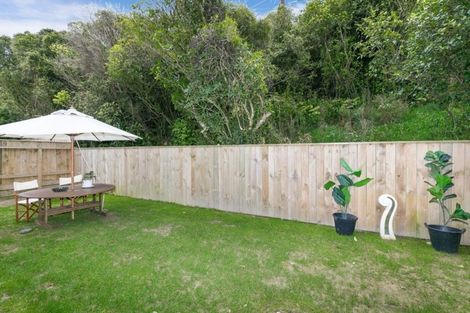 Photo of property in 15 Brindle Way, Newlands, Wellington, 6037