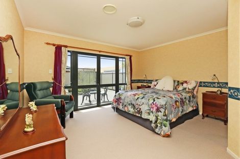 Photo of property in 8 Addington Place, Taradale, Napier, 4112