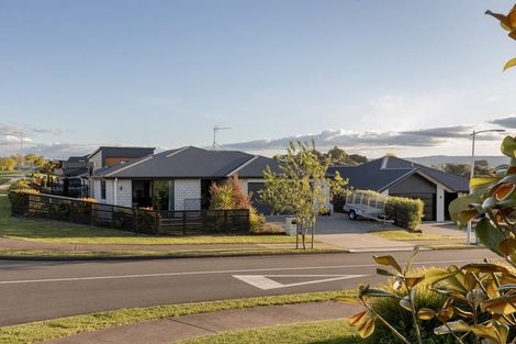 Photo of property in 1 Anglers Way, Omokoroa, 3114