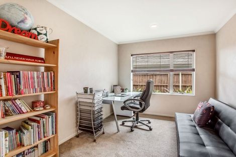 Photo of property in 34 Stranraer Crescent, Wattle Downs, Auckland, 2103