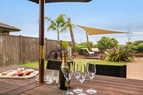 Photo of property in 34 Stranraer Crescent, Wattle Downs, Auckland, 2103