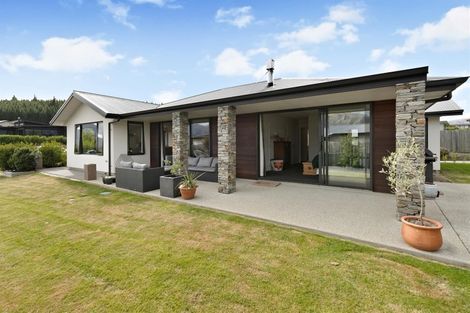 Photo of property in 11 Centre Crescent, Wanaka, 9305