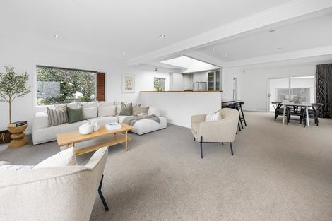 Photo of property in 16 Prestige Place, Castor Bay, Auckland, 0620