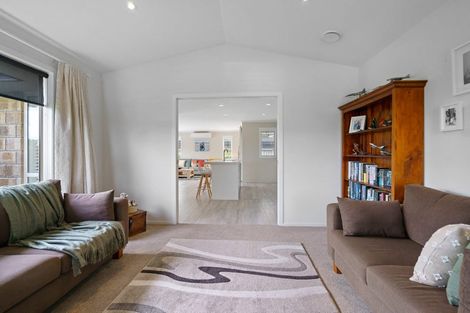 Photo of property in 10 Cooper Crescent, Cambridge, 3434