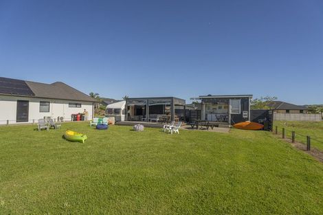 Photo of property in 14 Mermaid Place, Whitianga, 3510