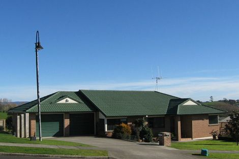 Photo of property in 42 Greenfield Drive, Western Heights, Hamilton, 3200