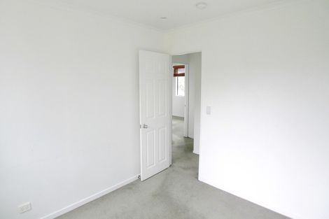 Photo of property in 9 Plumstead Rise, Glen Eden, Auckland, 0602