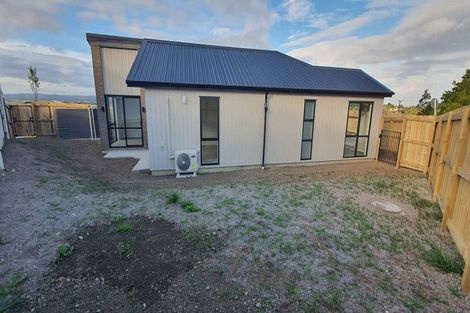 Photo of property in 33 Red Hills Road, Massey, Auckland, 0614