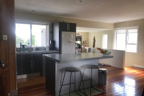 Photo of property in 121 Rangatira Road, Beach Haven, Auckland, 0626