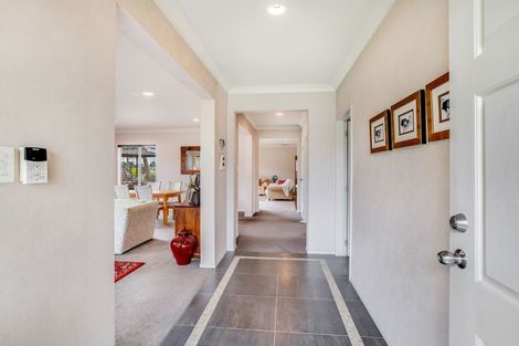 Photo of property in 34 Stranraer Crescent, Wattle Downs, Auckland, 2103