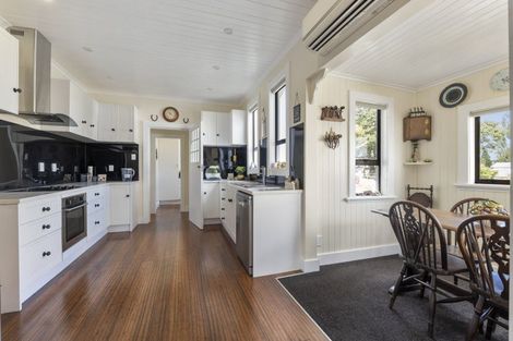 Photo of property in 17 Graham Street, Eltham, 4322