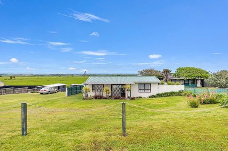 Photo of property in 100 Pukehina Parade, Pukehina, 3189