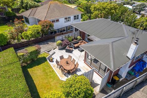 Photo of property in 21 Kereru Bend, Tawa, Wellington, 5028