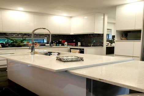 Photo of property in 37 Newington Road, Henderson, Auckland, 0612