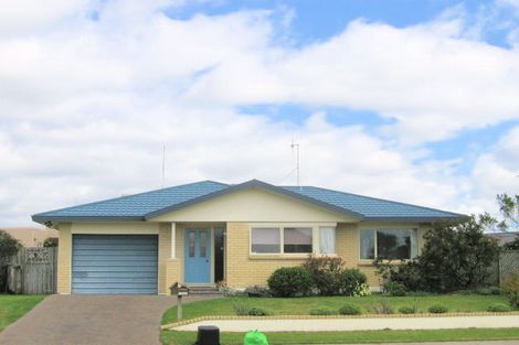 Photo of property in 88 Dalton Drive, Papamoa Beach, Papamoa, 3118