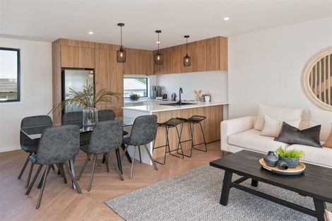 Photo of property in 2/11 Lewis Road, Pakuranga, Auckland, 2010