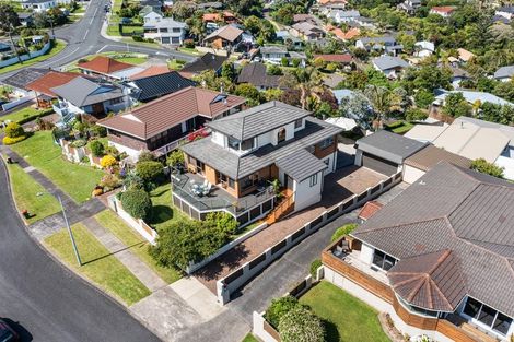 Photo of property in 8 Pounamu Place, Shelly Park, Auckland, 2014
