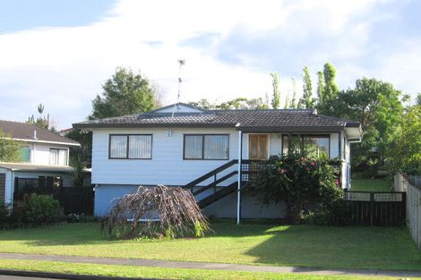 Photo of property in 2/28 Gosford Drive, Botany Downs, Auckland, 2010