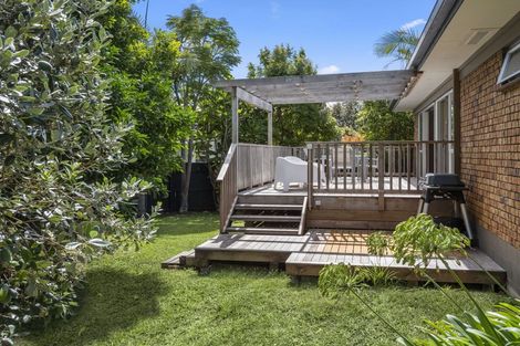 Photo of property in 14b Karetu Road, Greenlane, Auckland, 1051