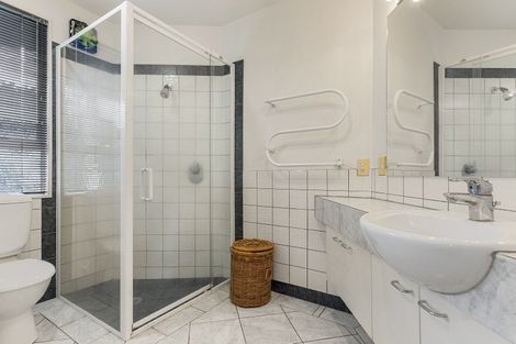 Photo of property in 2/15 Bradbury Road, Botany Downs, Auckland, 2010