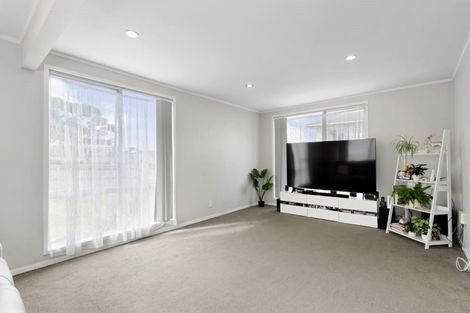 Photo of property in 41 Oreil Avenue, West Harbour, Auckland, 0618