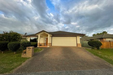 Photo of property in 16 Middlefield Drive, East Tamaki Heights, Auckland, 2016