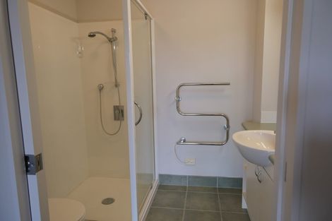 Photo of property in 2/8 Shakespeare Road, Milford, Auckland, 0620