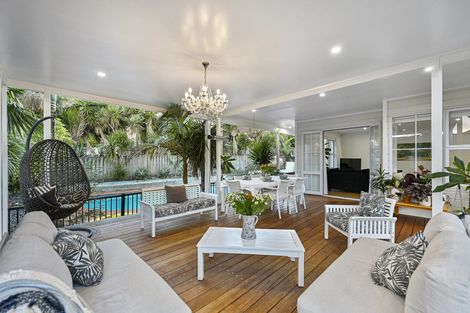 Photo of property in 27 Almond Grove, Greenhithe, Auckland, 0632