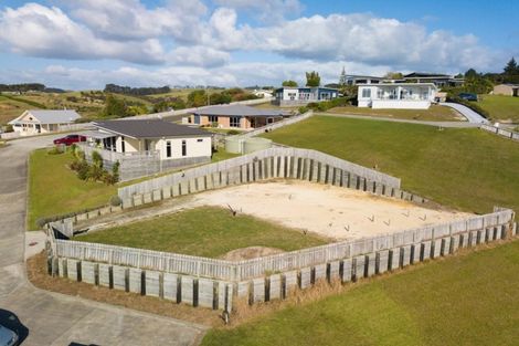 Photo of property in 21 Nancy Wake Place, Cable Bay, 0420