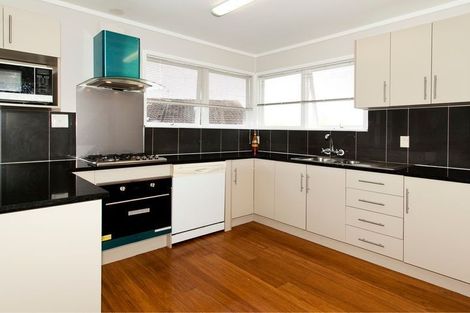 Photo of property in 30 Sovereign Place, Glenfield, Auckland, 0629