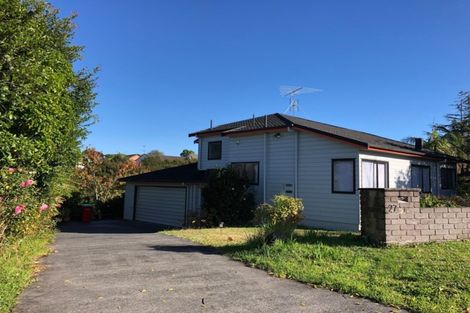Photo of property in 27 Pinewood Grove, Botany Downs, Auckland, 2010