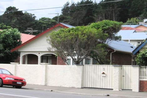Photo of property in 3 The Parade, Island Bay, Wellington, 6023
