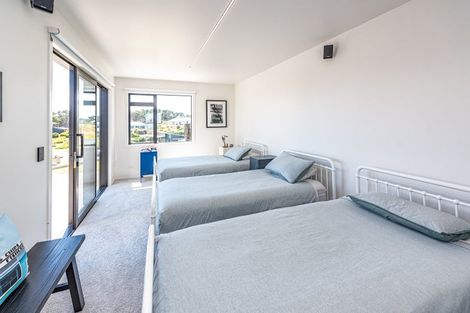 Photo of property in 24 Golf Vue Place, Castlecliff, Whanganui, 4501