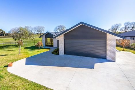 Photo of property in 48 Huka Heights Drive, Rangatira Park, Taupo, 3330