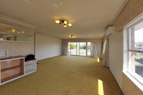 Photo of property in 187 Te Atatu Road, Te Atatu South, Auckland, 0610