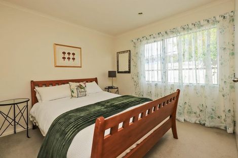 Photo of property in 2 Kentia Place, Havelock North, 4130