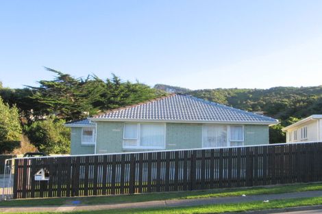 Photo of property in 4 Takapuwahia Drive, Takapuwahia, Porirua, 5022