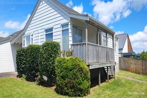 Photo of property in 1/1 Tomintoul Place, Highland Park, Auckland, 2010