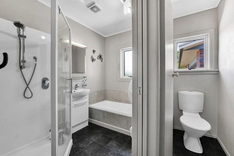 Photo of property in 138 Govett Avenue, Frankleigh Park, New Plymouth, 4310